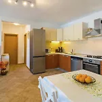 Two-bedroom In Zastrazisce Σπίτι διακοπών *