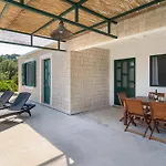 Σπίτι διακοπών Two-bedroom In Zastrazisce Zastražišće